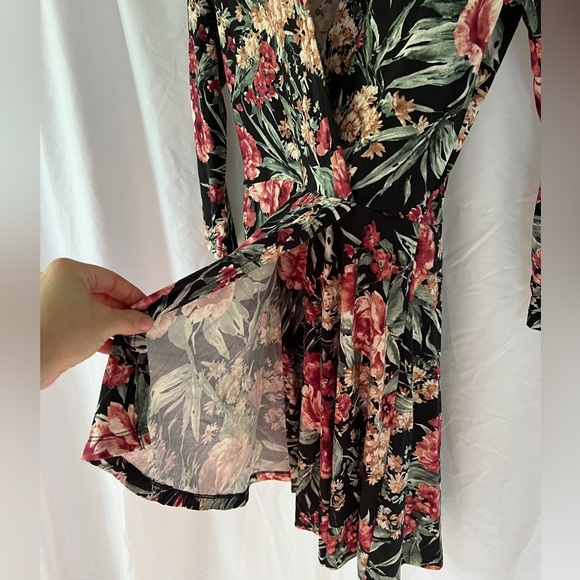 NWT Forever21 Floral Long Sleeve Wrap Style Dress - Picture 5 of 8